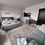 Tinyflat33 In Mit Internet Balkon Stellplatz Magenta Tv Apartamento Coblenza